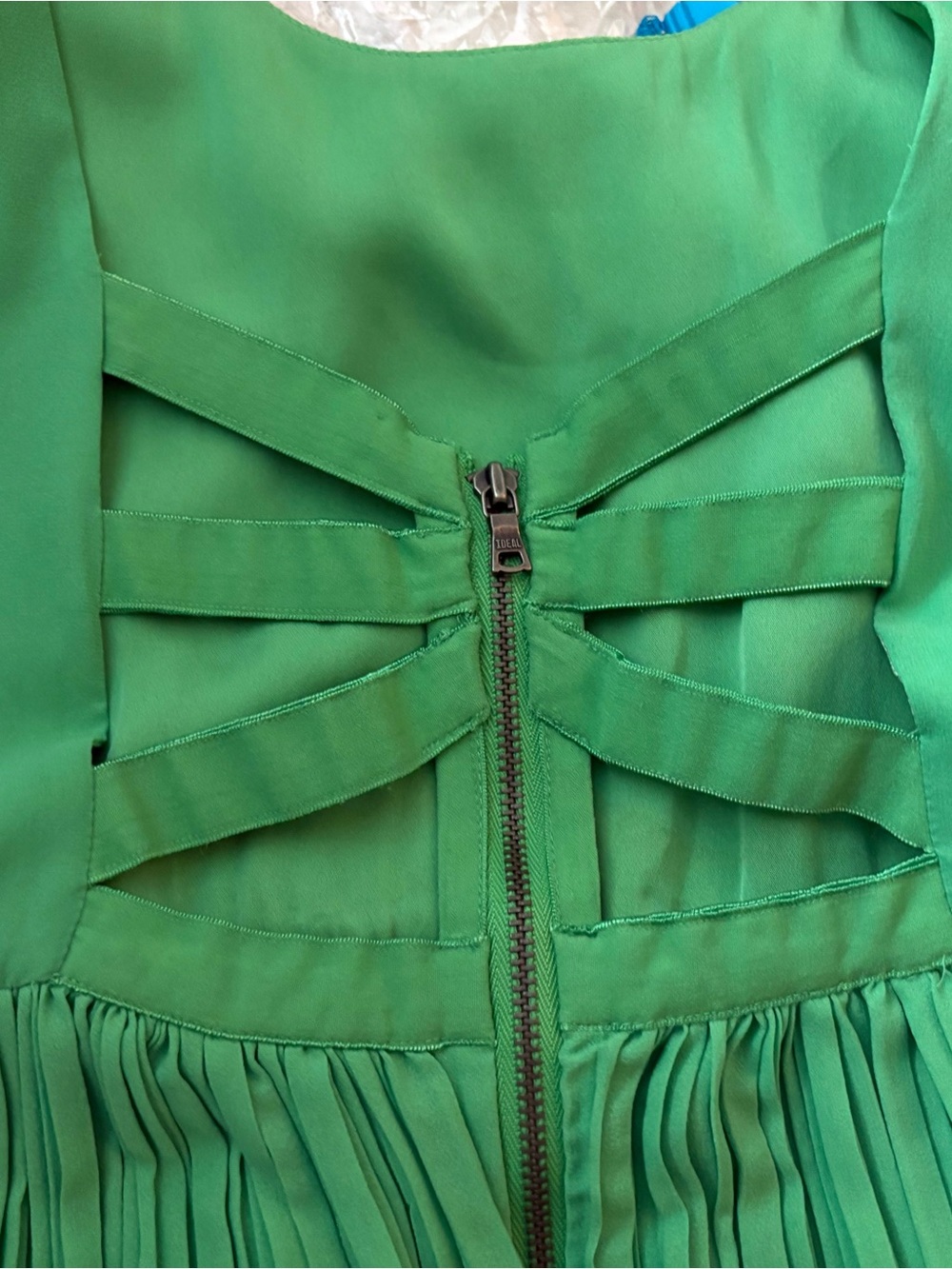 Alice + Olivia Bright Green Silk Pleated Backless Cocktail Dress - Picture 11 of 12
